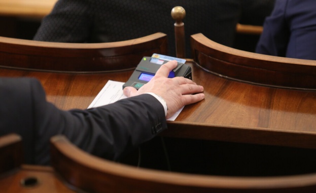 Народното събрание гласува оставката на министър-председателя акад. Николай Денков. Точката