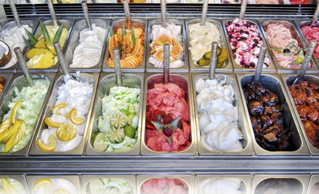 Насипният сладолед който се продава на сергия е пълен с