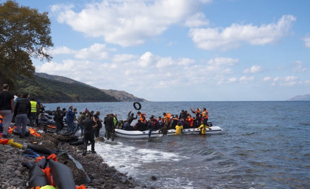 Испанската морска спасителна служба помогна на лодка с мигранти край