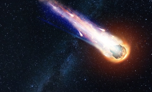 Метеор озари част от небето над България а мнозина останаха