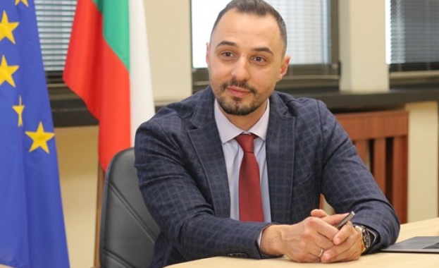 Министър Богданов: България може да стане регионален център за развойна дейност в аутомотив сектора Министър Богданов: България може да стане регионален център за развойна дейност в аутомотив сектора