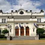 Течове и пукнатини по историческата сграда на Народното събрание в София