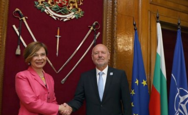 Министърът на отбраната Тодор Тагарев и Н Пр Айлин Секизкьок