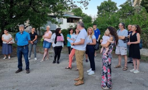 Жители на Разград протестираха с искане за прекратяване обгазяването на