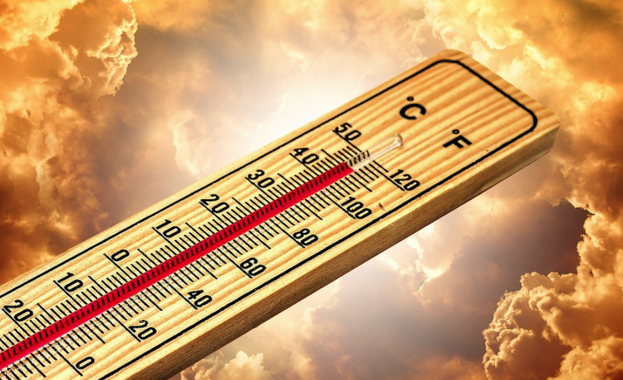 Жълт код за опасно високи температури е обявен в цялата