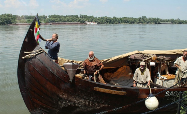 Викингски кораб акостира в Русе 