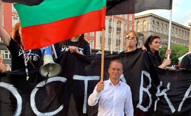 Предлагам всички българи които сме за МИР и неутралитет на