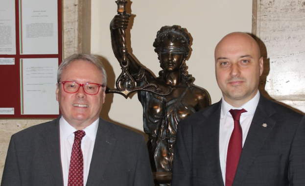 Министър Славов обсъди с френския посланик съдебната реформа 