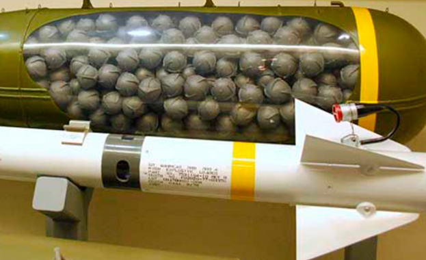 Украйна настоява за доставка от САЩ на неуправляеми касетъчни боеприпаси
