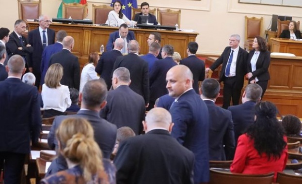 Депутатите окончателно прекратиха концесията на "Лукойл"