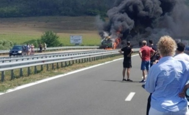 Автокран се е запалил по време на придвижване по Автомагистрала