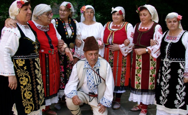 Фестивал на народната носия и автентичния обичай се провежда край Рибарица
