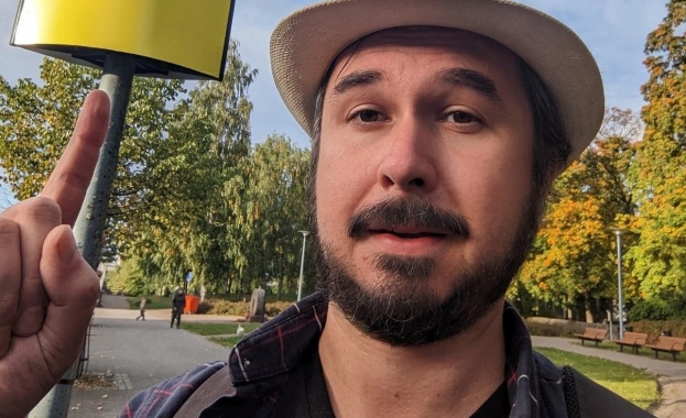 се свърза с мъжа от скандалния клип заснет на детска