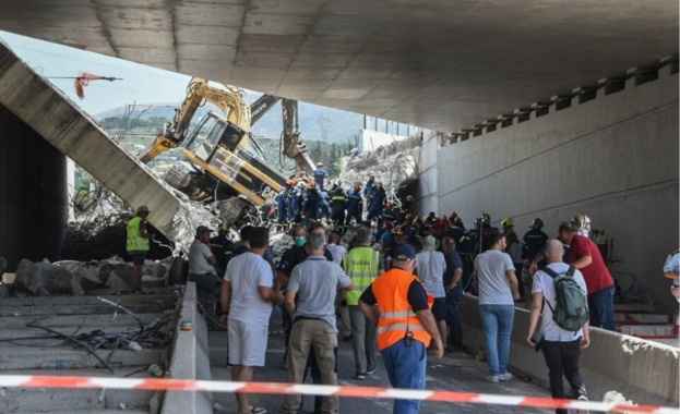 Новостроящ се мост в Гърция се срути съобщава Агенция Франс