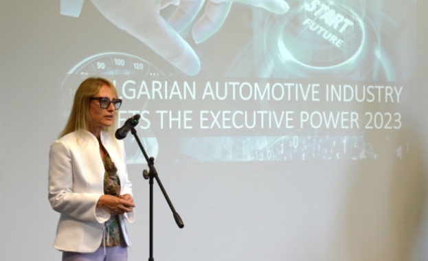 Министър Стойчева: Активно работим по сертифициране на 6 проекта от автомобилната индустрия