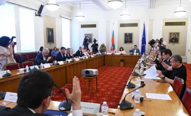 Антибиотиците и лекарствата за вирусни инфекции - безплатни за малките деца