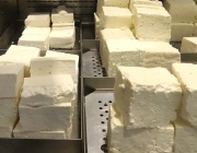 Българите плащат до 125% повече за млечни продукти от средното в ЕС