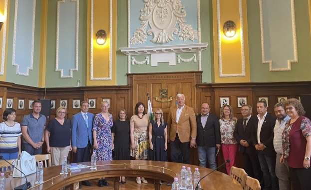 Министър Стойчева: Взаимодействието между индустрия и наука е основата за създаване на дълбоки технологии