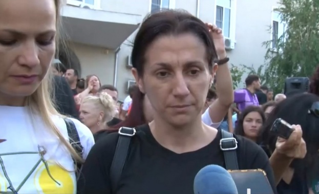 Към момента нямам нищо казано от нея Единственото което прави