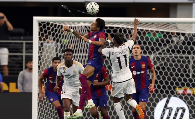 "Барселона" победи "Реал" с 3:0 в контрола пред 82 000 души в Тексас