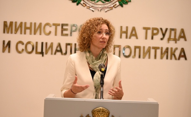Министърът на труда и социалната политика Иванка Шалапатова коментира оставката