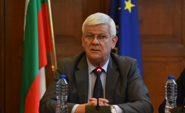 Министър Вътев: Няма да допусна да бъдат ощетени българските земеделци и потребители