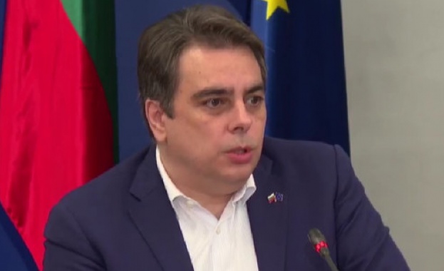Василев: Преговори с ГЕРБ ще има, само ако се започне с регулаторите, не с министерските кресла