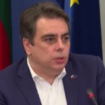 Асен Василев се противопостави на идеята БЕХ да придобие "Лукойл"