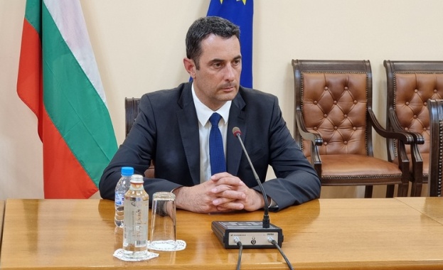 Министър Гвоздейков: На развитието на БДЖ трябва да се гледа като на бизнес модел Министър Гвоздейков: На развитието на БДЖ трябва да се гледа като на бизнес модел