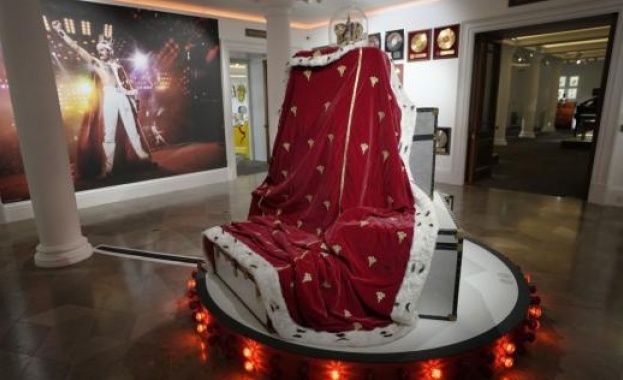 Продават на търг вещи от дома на Фреди Меркюри