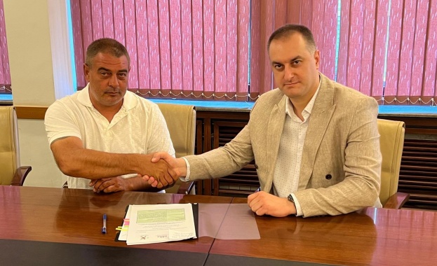 Заместник-министър Стратев сключи договор на стойност 462 057 лв. 