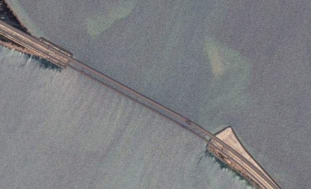 Танкер в Керченския пролив е пострадал при удар на украински