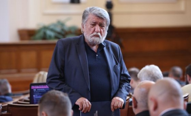 Вежди Рашидов подава оставка като депутат Това обяви самият той