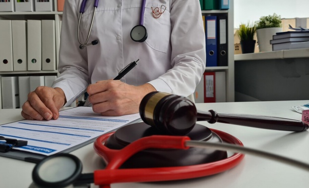 Съдебни медици отказали да изготвят експертизата за раните на Дебора