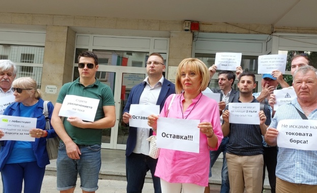 Манолова: Оставка на енергийния министър заради предложено двойно поскъпване на тока