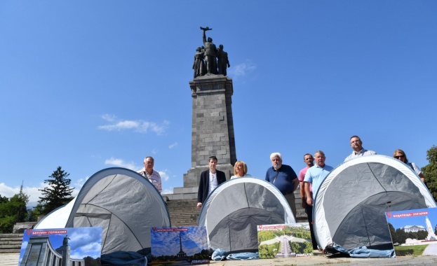 ЛЕВИЦАТА! изгради палатков лагер в защита на паметника на Съветската армия