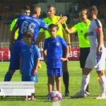 8-годишното момче, ударено от мълния, даде началния удар на футболен мач