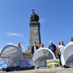 Искат да изгонят палатките от Паметника на Съветската армия
