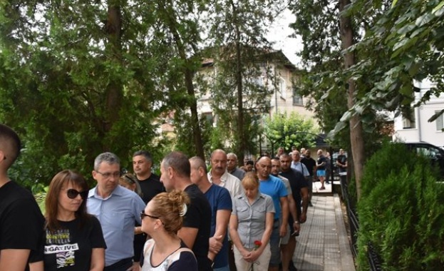 Ловеч се прощава със загиналите млади хора в тежката катастрофа
