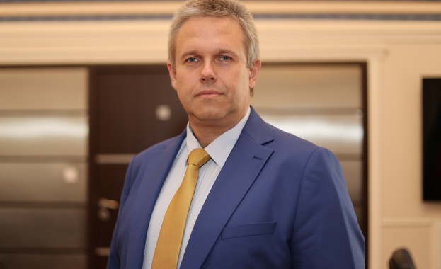 Министърът на електронното управление Александър Йоловски е възпитаник на 91 ва