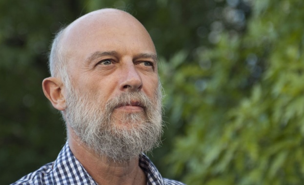 Какво пише в книгата на Едвин Сугарев, която беше „арестувана“ на границата?