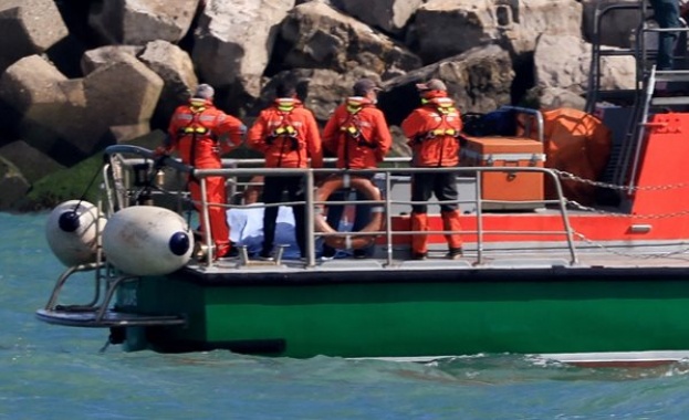 Най малко шестима души загинаха и повече от 50 души бяха