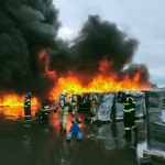 Мощен пожар в склад за торове край Москва