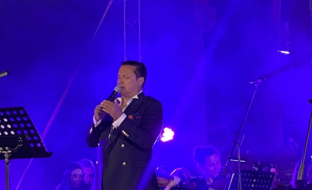 Огромна емоция и силно начало на турнето на Васил Петров