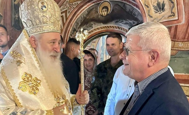 Министър Вътев участва в отбелязването на храмовия празник на Троянския манастир