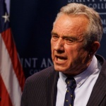 Робърт Кенеди-младши се оттегля от надпреварата, ще подкрепи Тръмп