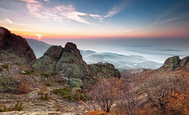 В природен парк Сините камъни в Сливенския балкан могъщите земни