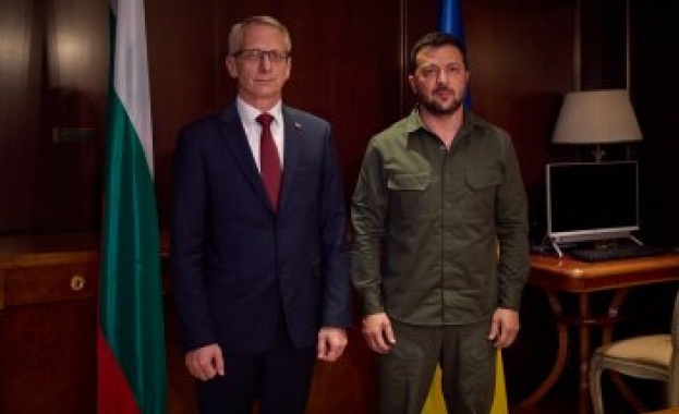 Украинският президент Володимир Зеленски е провел среща с българския премиер