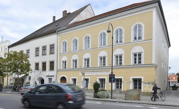 Преустройването на родната къща на Адолф Хитлер ще продължи както