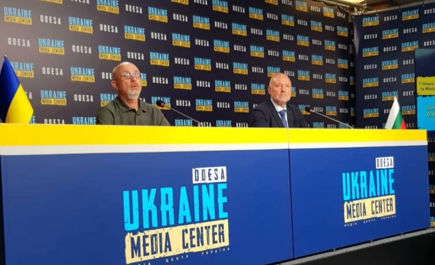 Тагарев от Одеса: България може да даде бронирана бойна техника на Украйна още тази есен